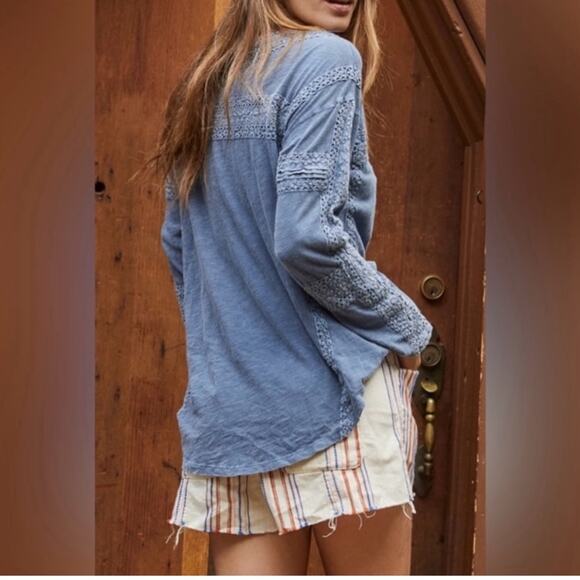 FREE PEOPLE Boy Meets Girl Long Sleeve Top. Pacific Coast Blue. Large. - Picture 3 of 12